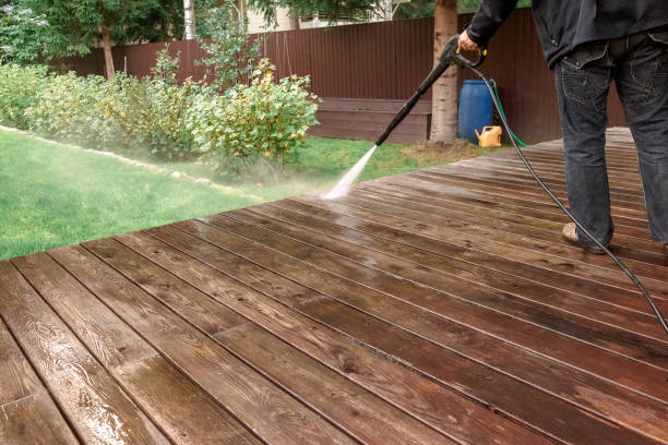 Best Pool Deck Cleaning  in Middleburg Heights, OH